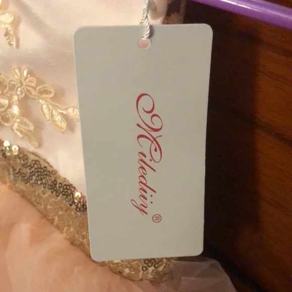 Pink and gold sequin dress with bow - Picture 2 of 4